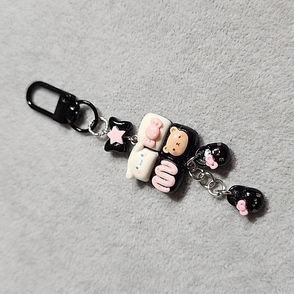 Handmade Cinnamoroll Keychain - Picture 2 of 3